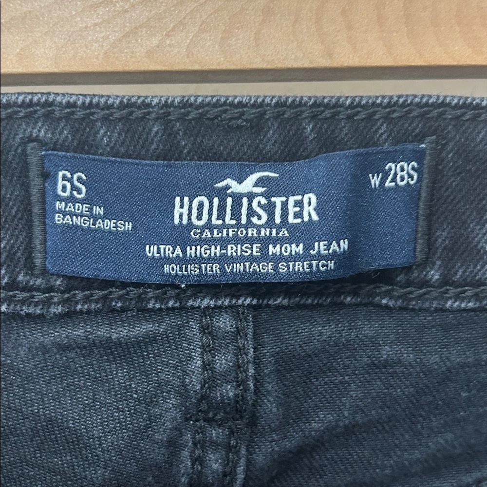 Hollister Vintage Stretch ultra high rise mom Black Jeans size 6s pre loved